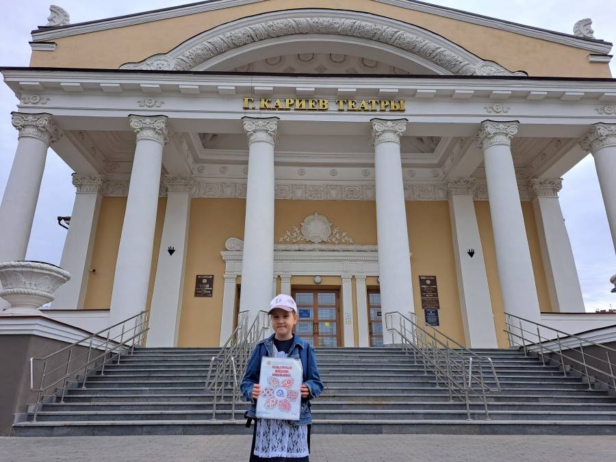 Спектакль "Радость нашего дома" в Театре имени Кариева с классом