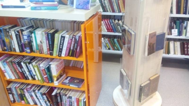 Выставка книг "Әлмәтебез язучылары / Писатели Альметьевска". Библиотека народов Поволжья. 14.11.17г.96824