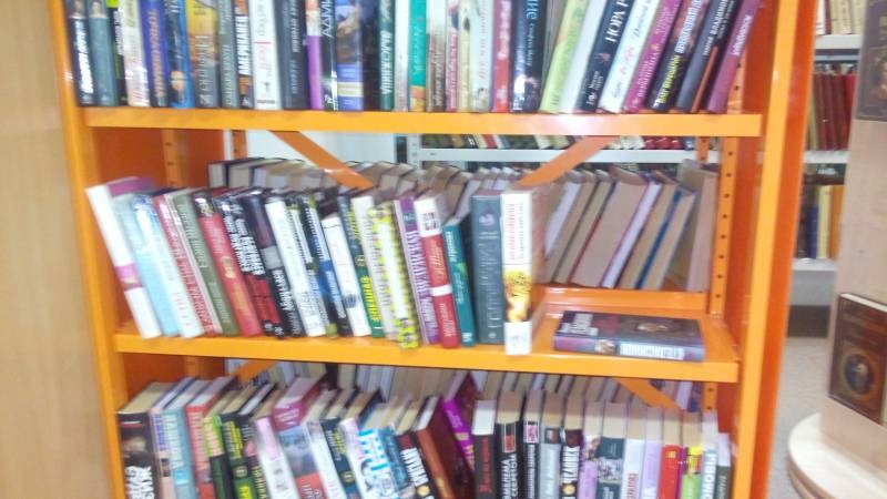 Выставка книг "Әлмәтебез язучылары / Писатели Альметьевска". Библиотека народов Поволжья. 14.11.17г.96815