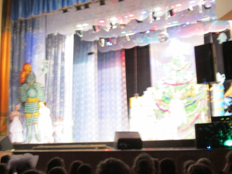 Новогоднее представление на городской елке мэра для отличников учебы. 27.12.2017 г.131020
