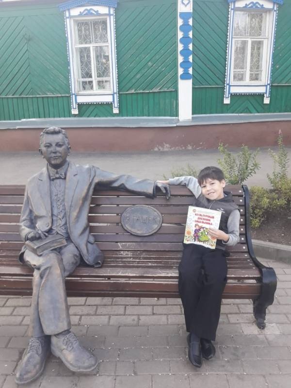 Скульптура Ярослава Гашека в Бугульме152602