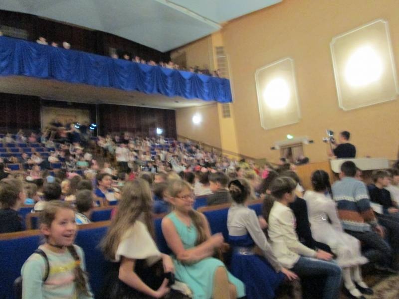 Новогоднее представление на городской елке мэра для отличников учебы. 27.12.2017 г.130996