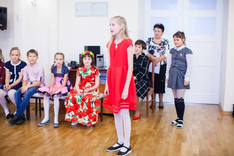 День мам в гимназии.115560