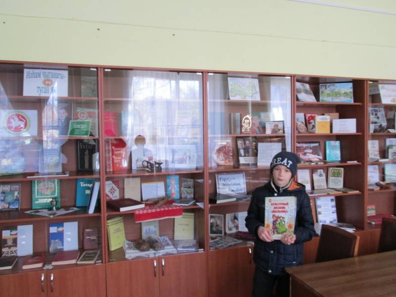Книжные выставки в БДН октябрь 2018158045