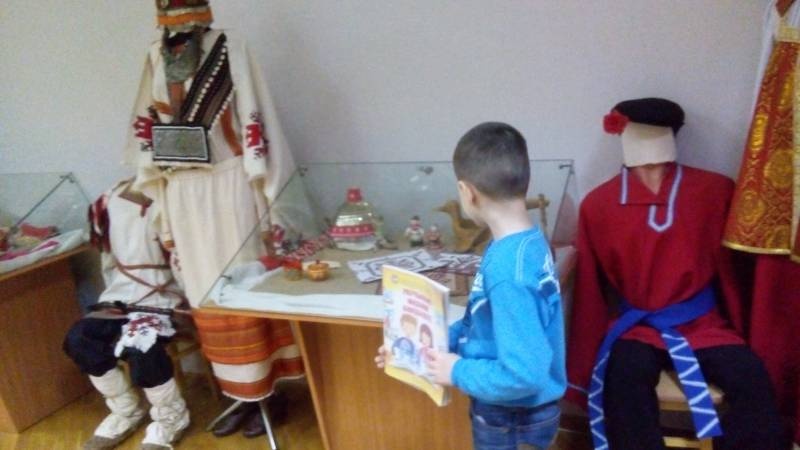 "Обо всем одежда говорила..."88735