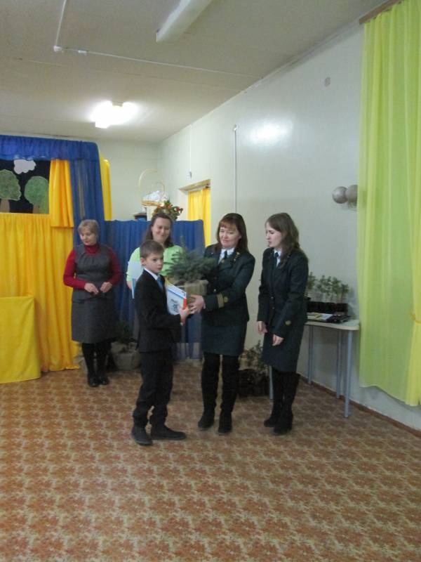 Награждение победителей конкурса экологического эссе "Природа благодарит меня за..." 30.11.2017110218