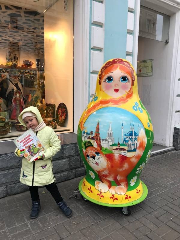 Матрешка красавица с красивыми рисунками