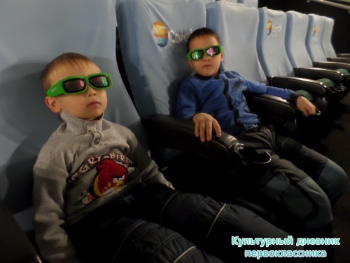 В кинотеатре