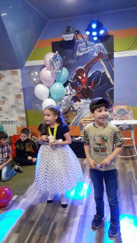 На дне рождения у Алины87680