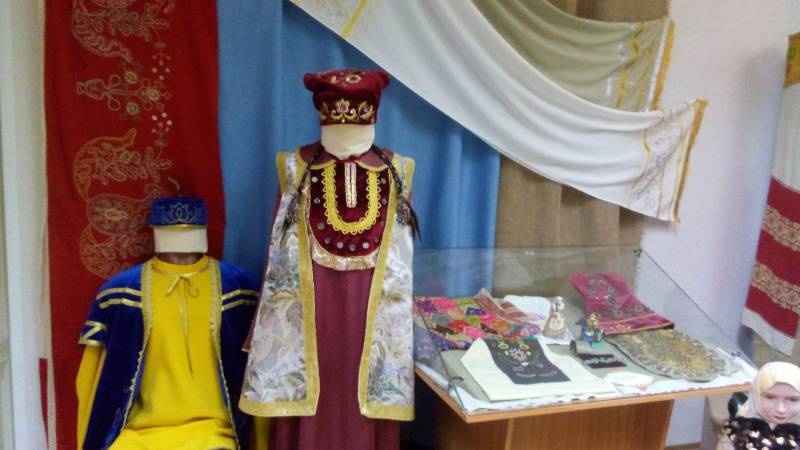 "Обо всем одежда говорила..."88754