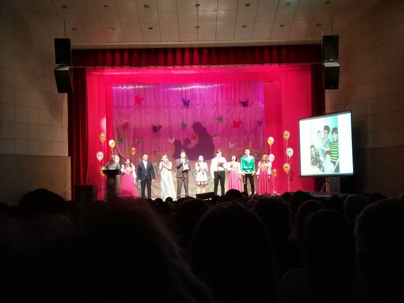Праздничный концерт, посвященный Международному Дню Матери "Нет рук и глаз, нежднее и добрее"179184