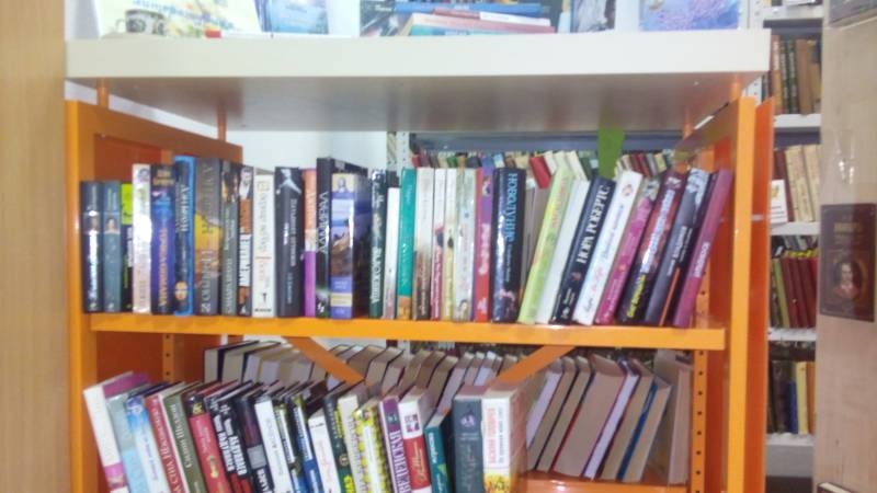 Выставка книг "Әлмәтебез язучылары / Писатели Альметьевска". Библиотека народов Поволжья. 14.11.17г.96816