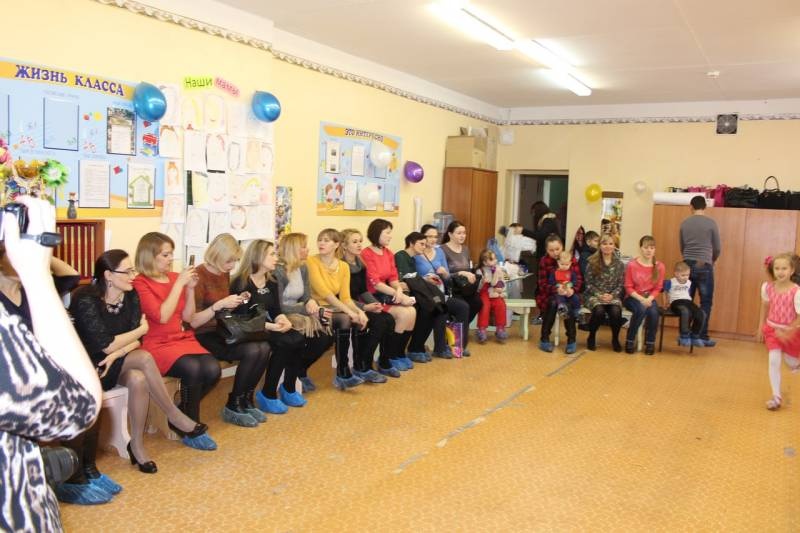 День мамы в 50 школе 17
