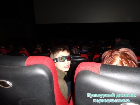 В зале