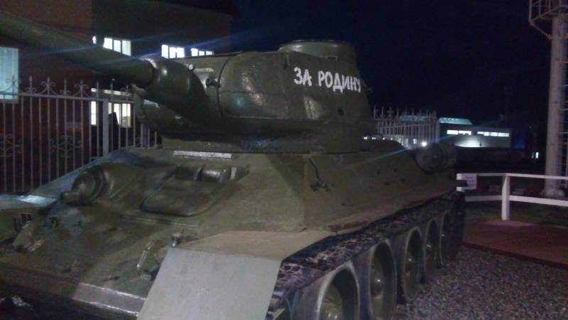 Выставка военного транспорта. 8 миля. 22.11.17.102305