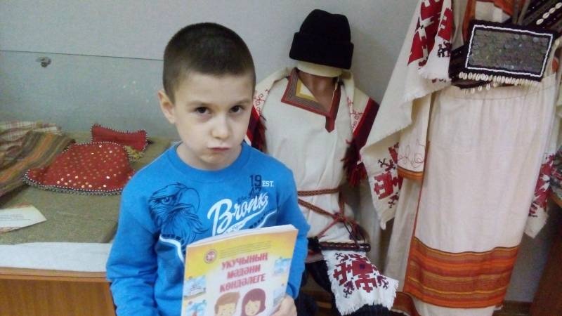 "Обо всем одежда говорила..."88738