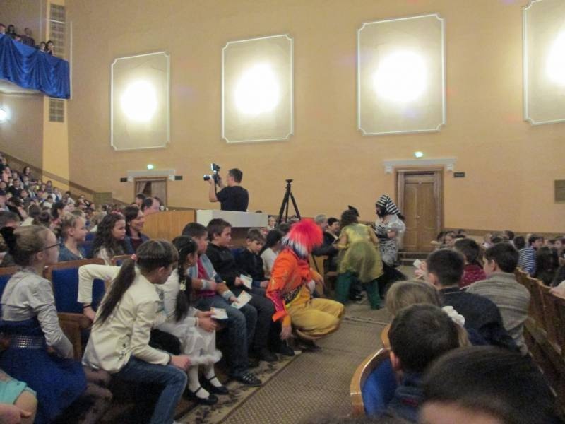 Новогоднее представление на городской елке мэра для отличников учебы. 27.12.2017 г.130994