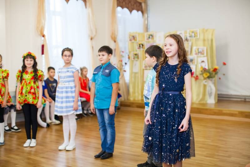 День мам в гимназии.115396