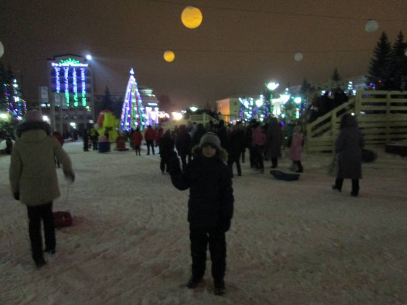 Открытие Центральной городской елки. Театрализованное представление. 23.12.2017130199