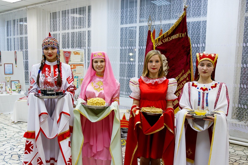 Праздничный концерт, посвященный Международному Дню Матери "Нет рук и глаз, нежднее и добрее"179135