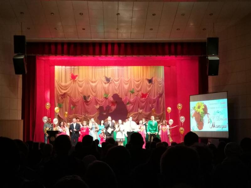 Праздничный концерт, посвященный Международному Дню Матери "Нет рук и глаз, нежднее и добрее"179207