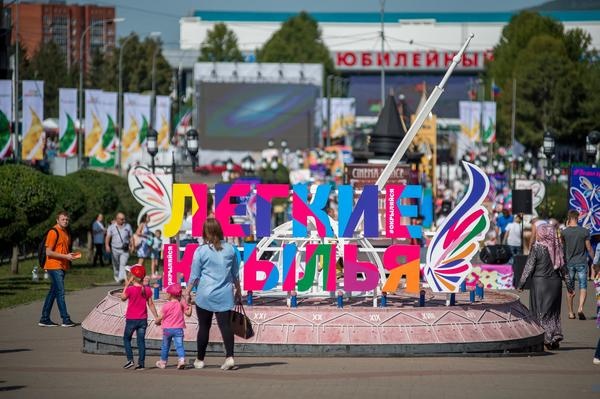 Улица Гагарина В День Нефтяников.90092