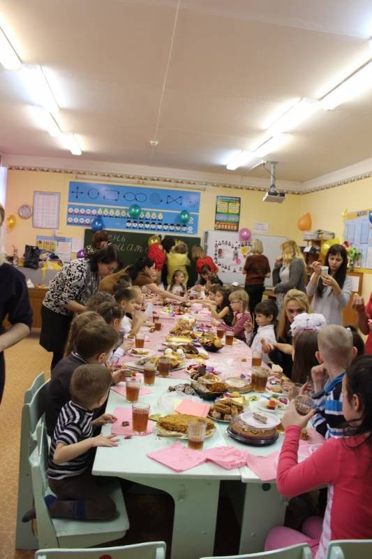 День мамы в 50 школе 6