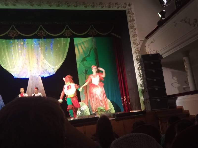 "Пока цветет роза" спектакль Сызранского драмтеатра.94812