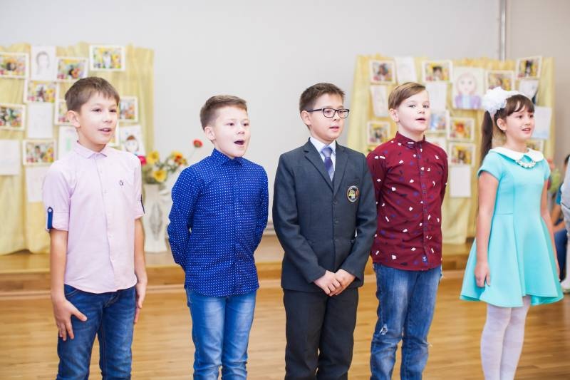 День мам в гимназии.115500