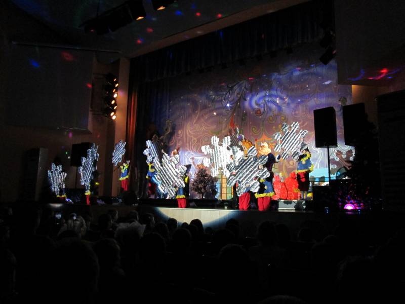 Новогоднее представление на городской елке мэра для отличников учебы. 27.12.2017 г.130876