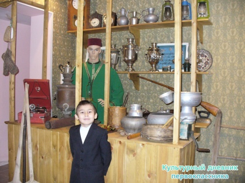 Около лавки торговца полезной утварью