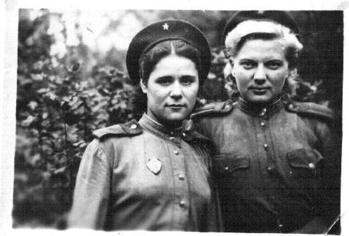 Н.А.Соловьева с фронтовой подругой