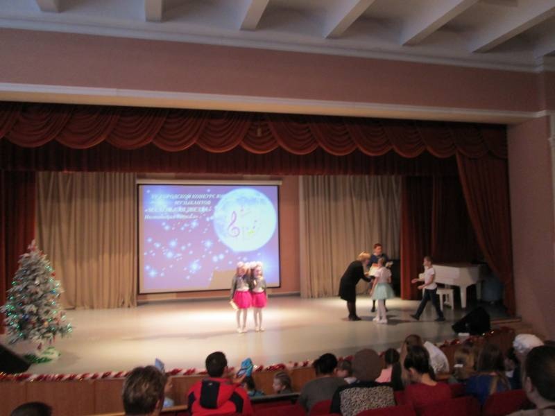 XV Открытый городской конкурс юных пианистов "Маленькая звезда". Номинация "Вокал"130086