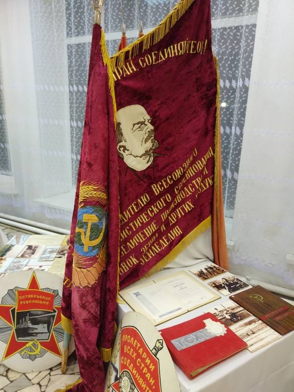 Праздничный концерт, посвященный Международному Дню Матери "Нет рук и глаз, нежднее и добрее"179147