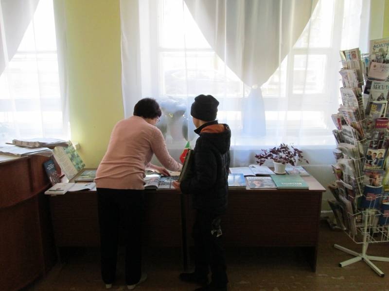 Книжные выставки в БДН октябрь 2018158048
