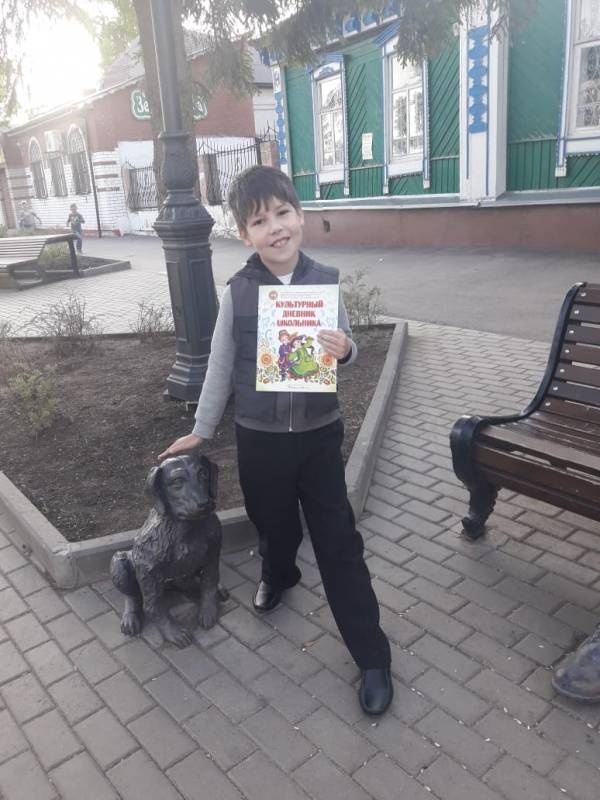 Скульптура Ярослава Гашека в Бугульме152603