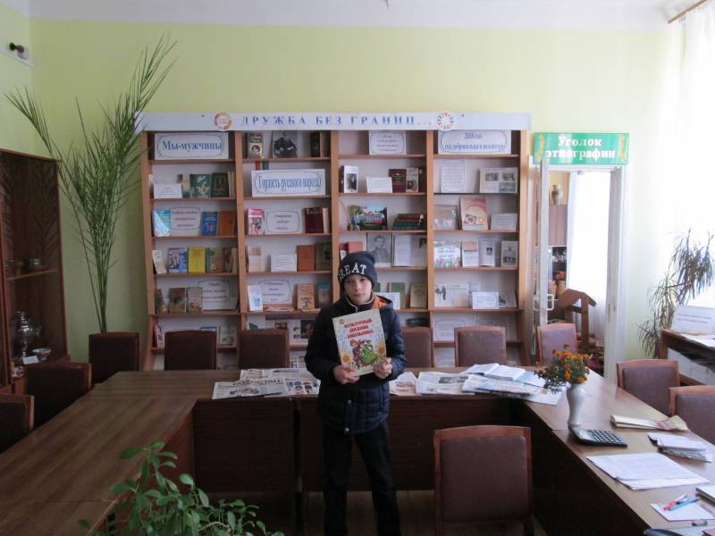 Книжные выставки в БДН октябрь 2018158046