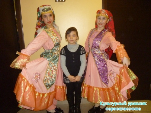 Занавес открывается