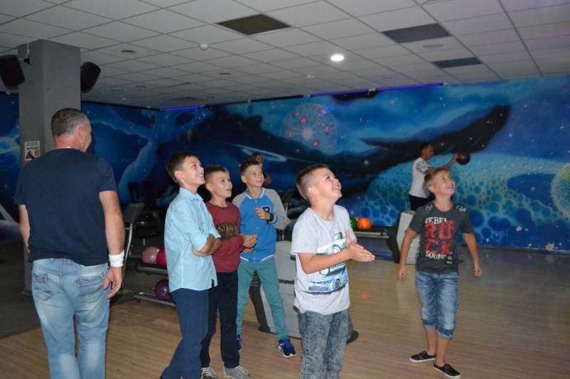 В боулинг с друзьями!158416