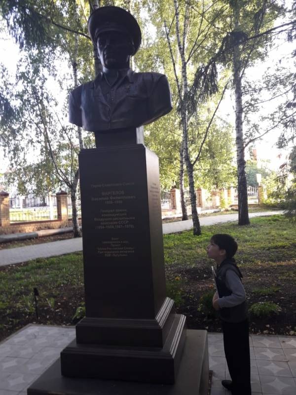 Бюст Маргелов В.Ф.