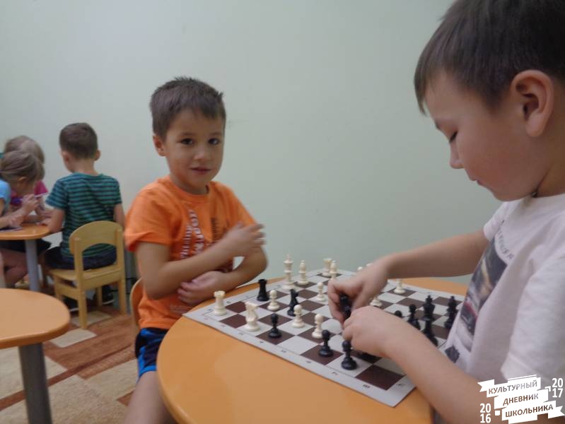 Занятие по шахматам в дошкольниками 17.JPG