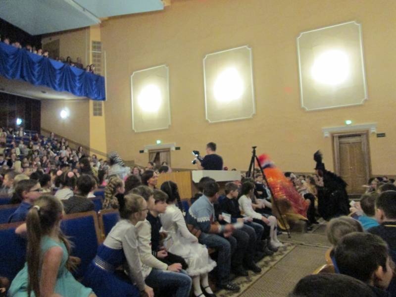 Новогоднее представление на городской елке мэра для отличников учебы. 27.12.2017 г.130995