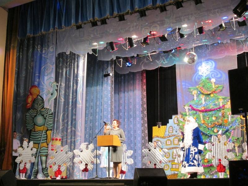 Новогоднее представление на городской елке мэра для отличников учебы. 27.12.2017 г.130881