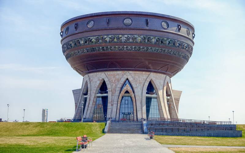 Цифровой праздник возле Чаши