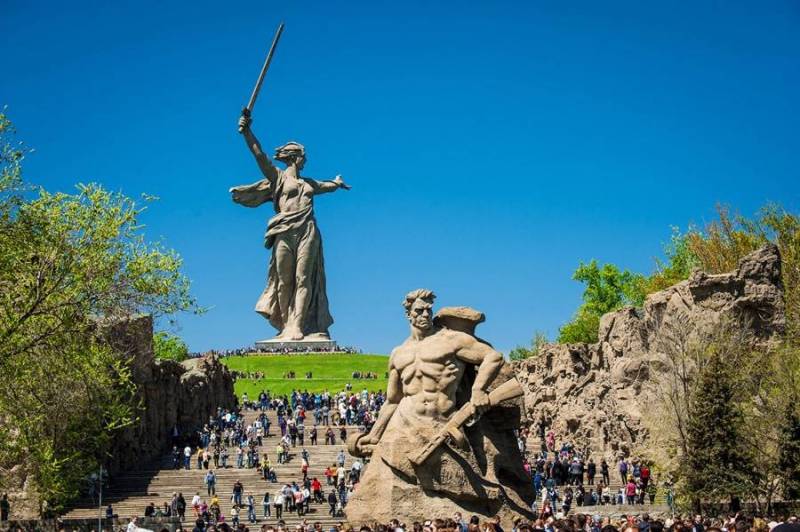 2 февраля День разгрома советскими войсками немецко-фашистских войск в Сталинградской битве (1943)
