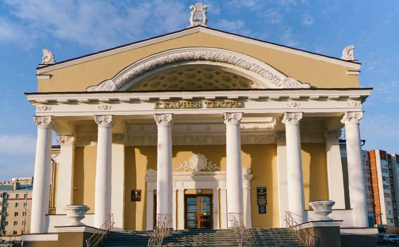 Культурная команда Татарстана побывала на спектакле "Сказки Хикмета"
