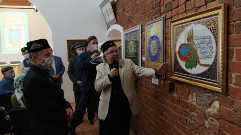 В Чистополе открылась выставка художника-каллиграфа Наджипа Наккаша