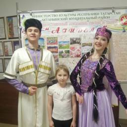 Агидель жыр хэм бию ансамбелендэ кунакта
