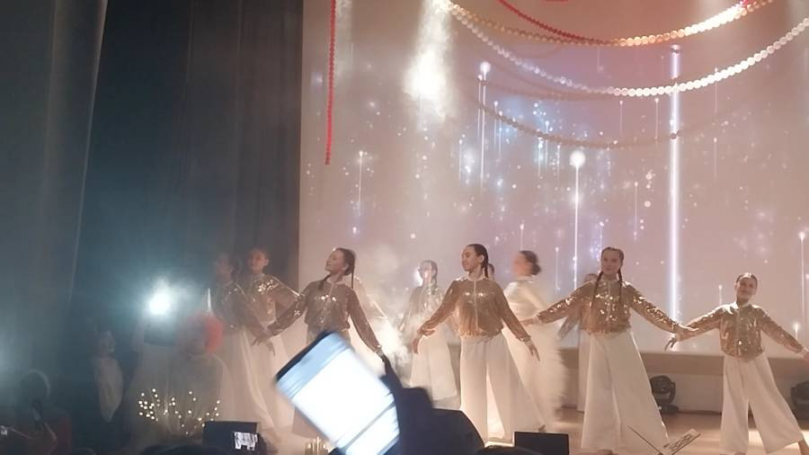 Начинаем новогодние представления!