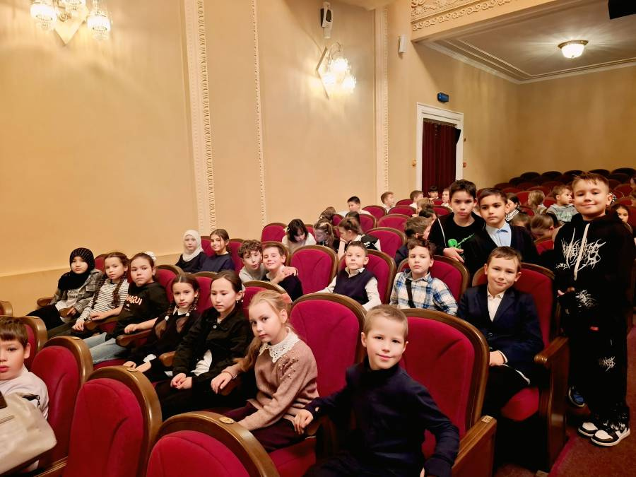 В ДК им. С.Саид-Галиева показали спектакль о забытых игрушках